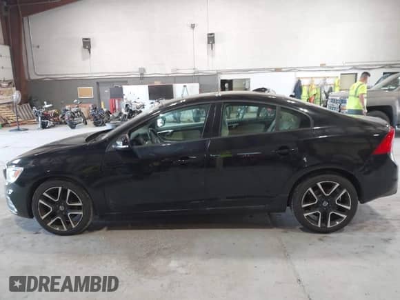 2017 Volvo S60 Dynamic с VIN YV126MFL2H2422426, выставлен на аукционе IAAI как лот 42949011 с пробегом 133 305 миль миль и . История ставок и продаж доступна на DreamBid. Изображение 14.