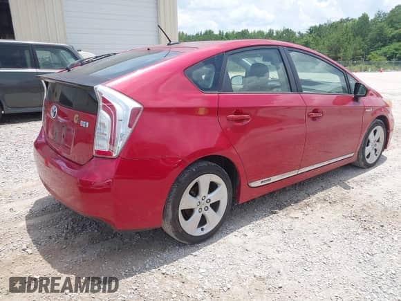 2013 Toyota Prius One z VIN JTDKN3DU9D1683891, wystawiony jako IAAI lot #42458187 z przebiegiem 284 914 mil mil oraz . Historia ofert i sprzedaży dostępna na DreamBid. Obrazek 4.