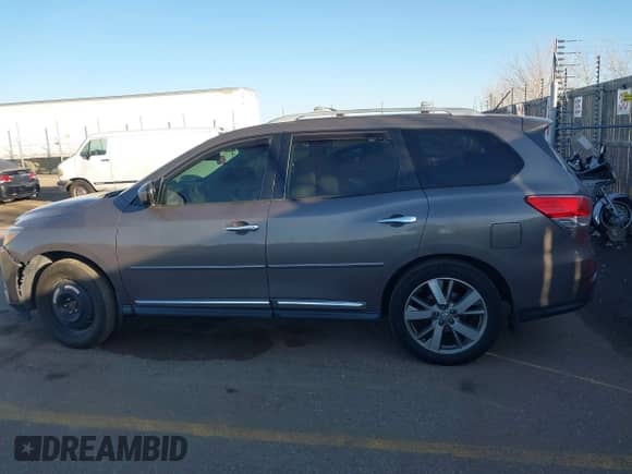 2014 Nissan Pathfinder SV with VIN 5N1AR2MM5EC688050, listed as a IAAI auction lot 41537739 with 130,238 mi miles and . Bid and sale history available at DreamBid. Image 14.