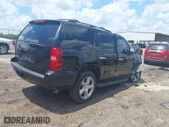 2013 Chevrolet Tahoe LT with VIN 1GNSCBE09DR366696, listed as a IAAI auction lot 42201250 with 199,105 mi miles and . Bid and sale history available at DreamBid. Image 4.
