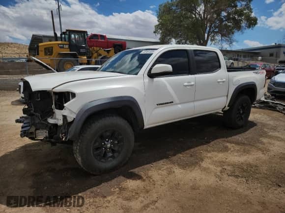 2018 Toyota Tacoma SR z VIN 3TMCZ5AN3JM164612, wystawiony jako Copart lot #70181335 z przebiegiem 134 510 mil mil oraz Szkoda całkowita • Salvage title. Historia ofert i sprzedaży dostępna na DreamBid. Obrazek 1.