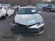 2021 Toyota Camry LE z VIN 4T1C11AK7MU545056, wystawiony jako IAAI lot #41264701 z przebiegiem 59 306 mil mil oraz . Historia ofert i sprzedaży dostępna na DreamBid. Obrazek 12.