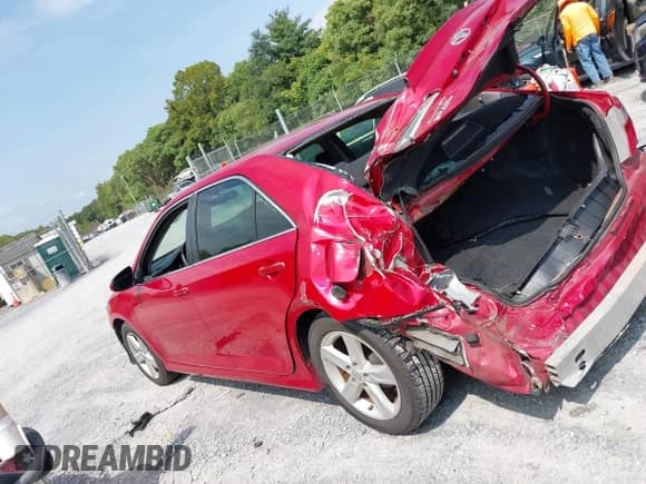 2014 Toyota Camry SE Sport with VIN 4T1BF1FK2EU864579, listed as a IAAI auction lot 43129777 with 111,115 mi miles and . Bid and sale history available at DreamBid. Image 15.