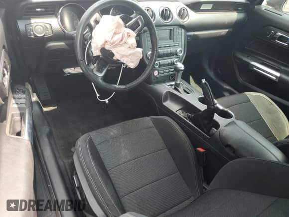 2017 Ford Mustang V6 z VIN 1FATP8EM1H5270121, wystawiony jako Copart lot #63718485 z przebiegiem 34 312 mil mil oraz Szkoda całkowita • Salvage title. Historia ofert i sprzedaży dostępna na DreamBid. Obrazek 8.