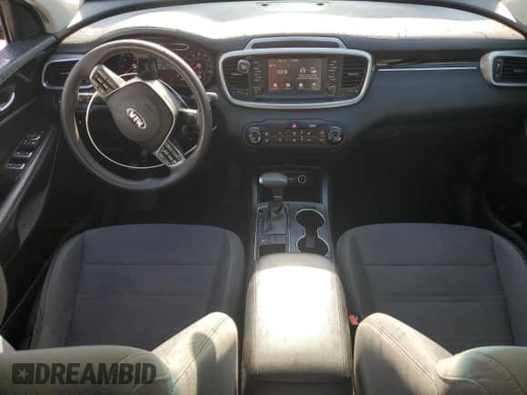 2019 Kia Sorento L с VIN 5XYPG4A37KG597803, выставлен на аукционе Copart как лот 80859495 с пробегом 113 496 миль миль и Чистый • Clean title. История ставок и продаж доступна на DreamBid. Изображение 8.