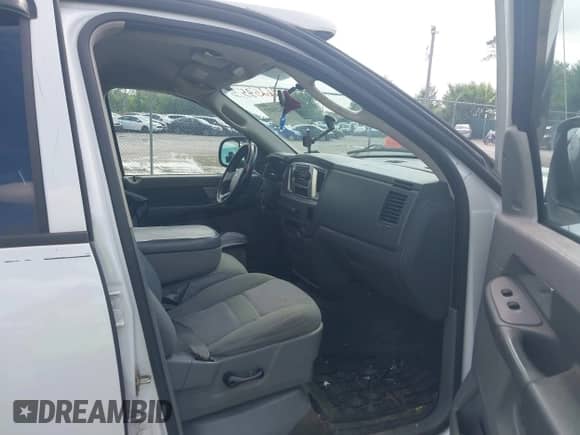 2007 Dodge 1500 SLT with VIN 1D7HU18277S134091, listed as a IAAI auction lot 42625853 with 214,202 mi miles and . Bid and sale history available at DreamBid. Image 5.