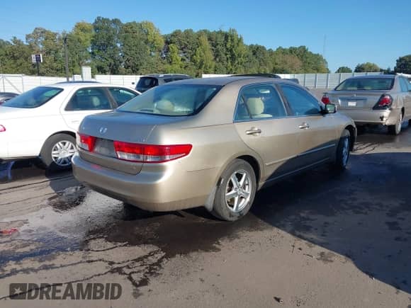 2004 Honda Accord EX with VIN 1HGCM56604A051686, listed as a IAAI auction lot 43369949 with 229,405 mi miles and . Bid and sale history available at DreamBid. Image 4.