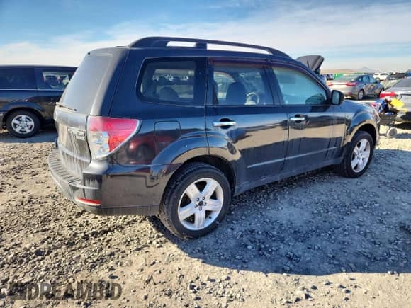2010 Subaru Forester X Premium with VIN JF2SH6CC3AH772684, listed as a Copart auction lot 85205125 with 145,274 mi miles and Clean title. Bid and sale history available at DreamBid. Image 3.
