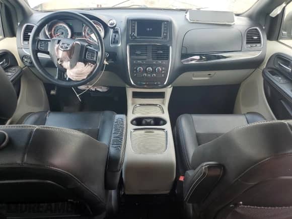 2019 Dodge Grand Caravan SXT z VIN 2C4RDGCG3KR545504, wystawiony jako Copart lot #68989805 z przebiegiem 60 258 mil mil oraz Szkoda całkowita • Salvage title. Historia ofert i sprzedaży dostępna na DreamBid. Obrazek 8.