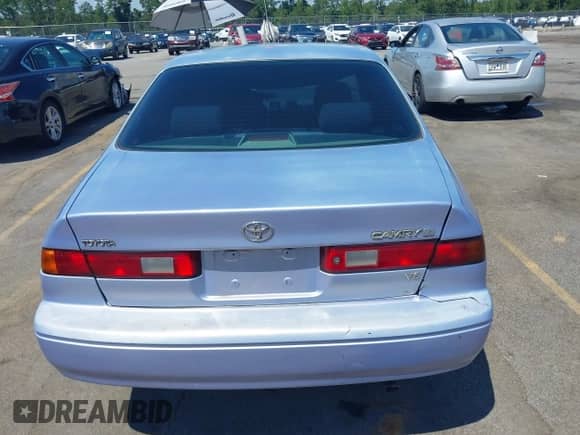 1997 Toyota Camry LE z VIN JT2BF22K2V0021868, wystawiony jako IAAI lot #43070012 z przebiegiem 128 808 mil mil oraz . Historia ofert i sprzedaży dostępna na DreamBid. Obrazek 16.