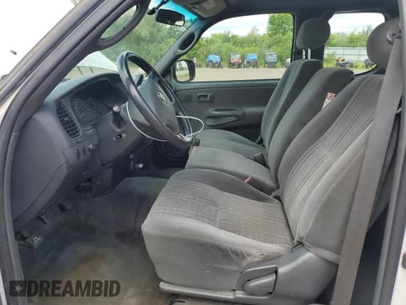 2004 Toyota Tundra SR5 z VIN 5TBBT44124S446978, wystawiony jako Copart lot #63937625 z przebiegiem 267 034 mil mil oraz Czysty tytuł • Clean title. Historia ofert i sprzedaży dostępna na DreamBid. Obrazek 7.