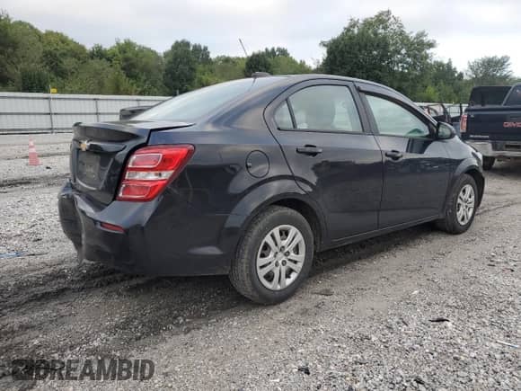 2019 Chevrolet Sonic LS с VIN 1G1JB5SB6K4110582, выставлен на аукционе Copart как лот 81670375 с пробегом 122 555 миль миль и Списание • Salvage title. История ставок и продаж доступна на DreamBid. Изображение 3.
