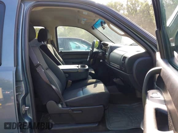 2013 Chevrolet Silverado 1500 LT with VIN 3GCPKSE74DG202044, listed as a IAAI auction lot 43017136 with 145,988 mi miles and . Bid and sale history available at DreamBid. Image 5.