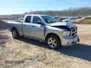 2013 Ram 1500 Tradesman z VIN 1C6RR7FT0DS533829, wystawiony jako IAAI lot #39770104 z przebiegiem 116 840 mil mil oraz . Historia ofert i sprzedaży dostępna na DreamBid. Obrazek 1.