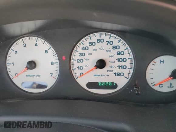 2002 Dodge Intrepid SE z VIN 2B3HD46R12H310307, wystawiony jako Copart lot #56422035 z przebiegiem 62 281 mil mil oraz Czysty tytuł • Clean title. Historia ofert i sprzedaży dostępna na DreamBid. Obrazek 9.