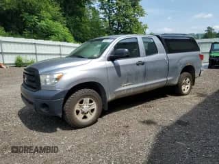 2013 Toyota Tundra z VIN 5TFUM5F16DX040597, wystawiony jako Copart lot #63452765 z przebiegiem 89 928 mil mil oraz Szkoda całkowita • Salvage title. Historia ofert i sprzedaży dostępna na DreamBid. Obrazek 1.