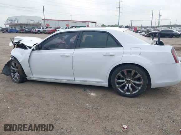 2014 Chrysler 300 S с VIN 2C3CCABT2EH222192, выставлен на аукционе IAAI как лот 42322545 с пробегом 158 764 миль миль и . История ставок и продаж доступна на DreamBid. Изображение 15.