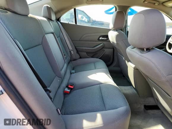 2015 Chevrolet Malibu LS z VIN 1G11B5SL1FF301412, wystawiony jako Copart lot #81870175 z przebiegiem 48 957 mil mil oraz Szkoda całkowita • Salvage title. Historia ofert i sprzedaży dostępna na DreamBid. Obrazek 10.