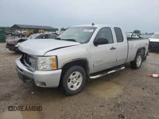 2011 Chevrolet Silverado 1500 LT z VIN 1GCRKSE33BZ214883, wystawiony jako Copart lot #65268975 z przebiegiem 187 655 mil mil oraz Szkoda całkowita • Salvage title. Historia ofert i sprzedaży dostępna na DreamBid. Obrazek 1.