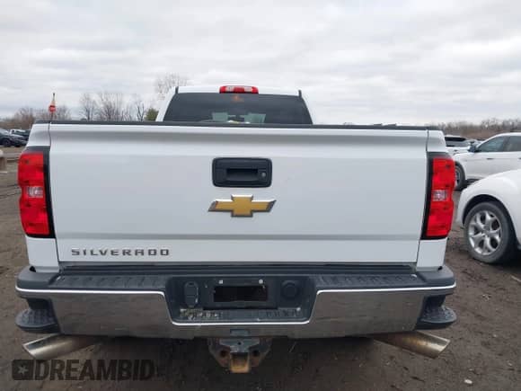 2015 Chevrolet Silverado 2500HD LT z VIN 1GC1KVEG6FF617734, wystawiony jako IAAI lot #41721265 z przebiegiem 165 445 mil mil oraz . Historia ofert i sprzedaży dostępna na DreamBid. Obrazek 16.