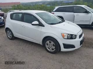 2015 Chevrolet Sonic LS с VIN 1G1JA6SH0F4192571, выставлен на аукционе IAAI как лот 42674641 с пробегом 92 490 миль миль и . История ставок и продаж доступна на DreamBid. Изображение 1.