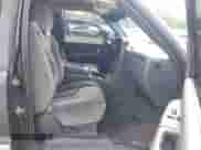 2005 GMC Sierra 1500 SLE с VIN 1GTEC19V25Z145982, выставлен на аукционе IAAI как лот 42734496 с пробегом 169 456 миль миль и . История ставок и продаж доступна на DreamBid. Изображение 5.