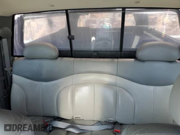 2002 GMC Sierra 1500 Denali z VIN 2GTFK69U821391080, wystawiony jako Copart lot #48396695 z przebiegiem 150 922 mil mil oraz Czysty tytuł • Clean title. Historia ofert i sprzedaży dostępna na DreamBid. Obrazek 10.