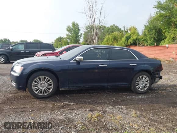 2012 Chrysler 300 Limited z VIN 2C3CCAHG3CH313723, wystawiony jako IAAI lot #43268983 z przebiegiem 207 934 mil mil oraz . Historia ofert i sprzedaży dostępna na DreamBid. Obrazek 15.