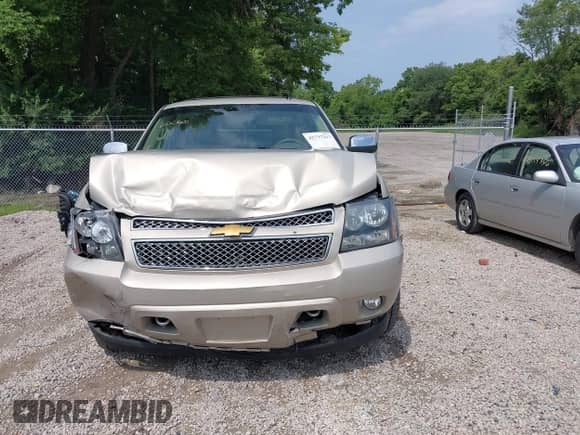 2012 Chevrolet Tahoe LTZ z VIN 1GNSKCE0XCR142165, wystawiony jako IAAI lot #42737217 z przebiegiem 167 857 mil mil oraz . Historia ofert i sprzedaży dostępna na DreamBid. Obrazek 13.