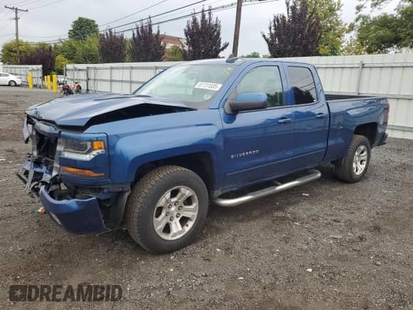2016 Chevrolet Silverado 1500 LT with VIN 1GCVKREC3GZ370338, listed as a Copart auction lot 81731035 with 122,136 mi miles and Salvage title. Bid and sale history available at DreamBid. Image 1.