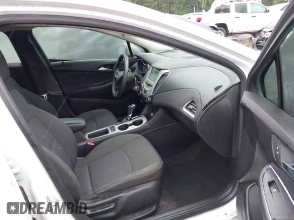 2018 Chevrolet Cruze LS с VIN 1G1BC5SM8J7126752, выставлен на аукционе IAAI как лот 42518748 с пробегом 138 951 миль миль и . История ставок и продаж доступна на DreamBid. Изображение 5.