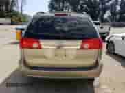 2010 Toyota Sienna XLE с VIN 5TDYK4CC9AS290084, выставлен на аукционе Copart как лот 71271375 с пробегом 95 684 миль миль и Списание • Salvage title. История ставок и продаж доступна на DreamBid. Изображение 6.