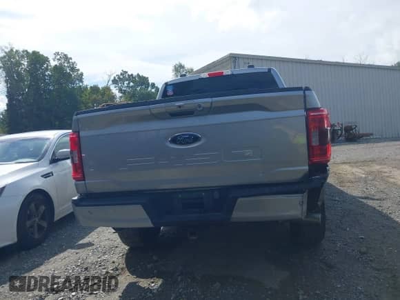 2023 Ford F-150 XL z VIN 1FTFW1E58PFB56605, wystawiony jako IAAI lot #43378589 z przebiegiem 57 790 mil mil oraz . Historia ofert i sprzedaży dostępna na DreamBid. Obrazek 16.