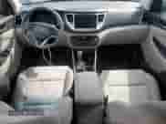 2017 Hyundai Tucson SE с VIN KM8J3CA45HU437622, выставлен на аукционе Copart как лот 50975895 с пробегом 52 575 миль миль и Списание • Salvage title. История ставок и продаж доступна на DreamBid. Изображение 8.