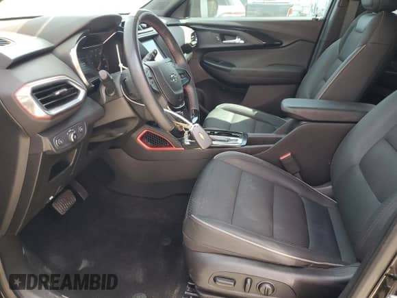 2021 Chevrolet TrailBlazer RS с VIN KL79MTSL4MB161494, выставлен на аукционе Copart как лот 80668855 с пробегом 59 236 миль миль и На запчасти • Non repairable. История ставок и продаж доступна на DreamBid. Изображение 7.