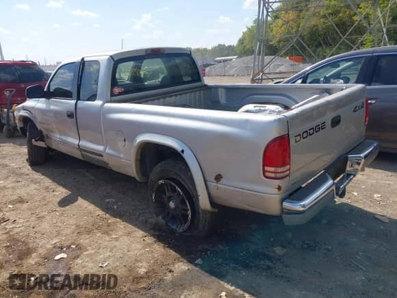 2001 Dodge Dakota Sport with VIN 1B7GG22N11S128929, listed as a IAAI auction lot 43228896 with 267,995 mi miles and . Bid and sale history available at DreamBid. Image 3.