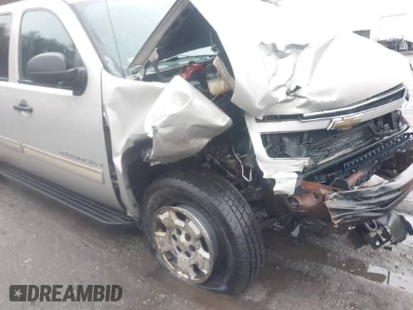 2009 Chevrolet Avalanche LS z VIN 3GNFK12059G261860, wystawiony jako IAAI lot #41917465 z przebiegiem 91 537 mil mil oraz . Historia ofert i sprzedaży dostępna na DreamBid. Obrazek 6.