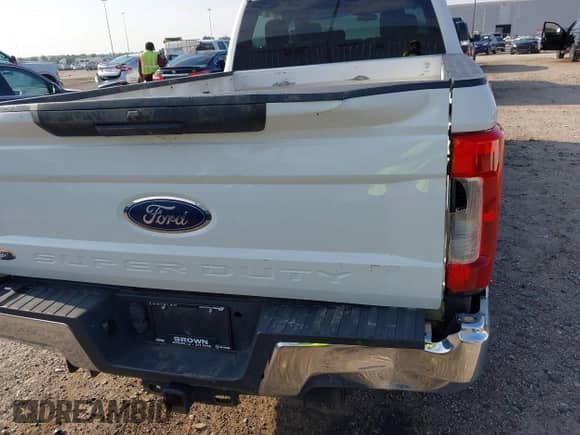 2018 Ford F-250 XL с VIN 1FT7W2BT5JEC78221, выставлен на аукционе IAAI как лот 43043737 с пробегом 125 888 миль миль и . История ставок и продаж доступна на DreamBid. Изображение 20.