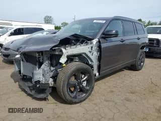 2025 Jeep Grand Cherokee Laredo X z VIN 1C4RJKAG0S8649541, wystawiony jako Copart lot #58591245 z przebiegiem 6 035 mil mil oraz Szkoda całkowita • Salvage title. Historia ofert i sprzedaży dostępna na DreamBid. Obrazek 1.