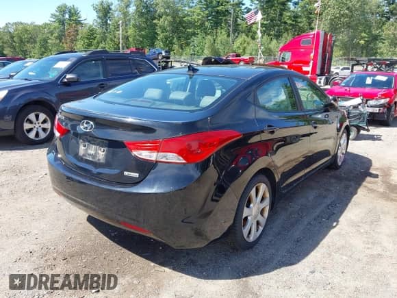 2013 Hyundai Elantra GLS z VIN KMHDH4AE3DU572606, wystawiony jako IAAI lot #43153191 z przebiegiem 147 130 mil mil oraz . Historia ofert i sprzedaży dostępna na DreamBid. Obrazek 4.