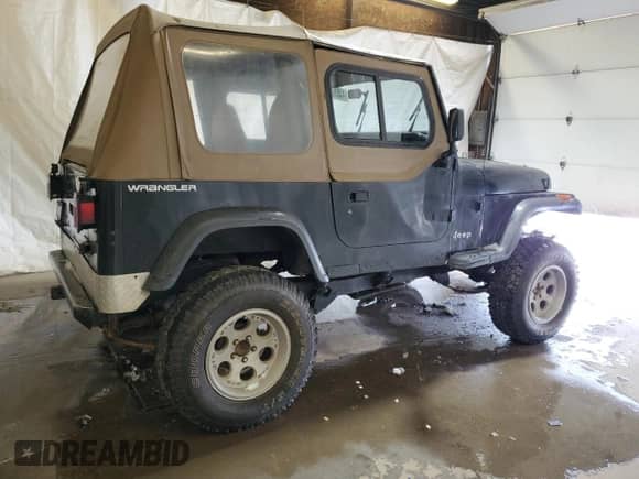 1992 Jeep Wrangler с VIN 2J4FY19P5NJ545108, выставлен на аукционе Copart как лот 45839955 с пробегом 122 971 миль миль и Чистый • Clean title. История ставок и продаж доступна на DreamBid. Изображение 3.