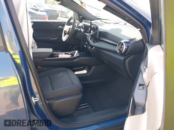 2026 Chevrolet Equinox FWD LT with VIN 3GNAXHEG7TL208038, listed as a IAAI auction lot 43159971 with 637 mi miles and . Bid and sale history available at DreamBid. Image 5.