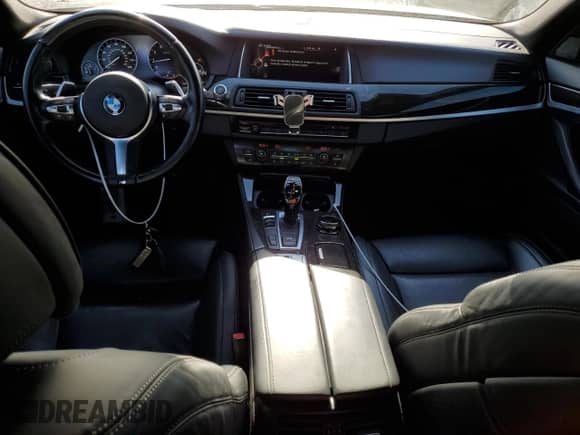 2015 BMW 5 Series 550i с VIN WBAKN9C54FD960930, выставлен на аукционе Copart как лот 56240895 с пробегом 85 276 миль миль и Чистый • Clean title. История ставок и продаж доступна на DreamBid. Изображение 8.