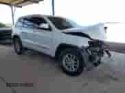 2018 Jeep Grand Cherokee Laredo z VIN 1C4RJEAG7JC480700, wystawiony jako Copart lot #56788835 z przebiegiem Nie podano mil oraz Szkoda całkowita • Salvage title. Historia ofert i sprzedaży dostępna na DreamBid. Obrazek 4.