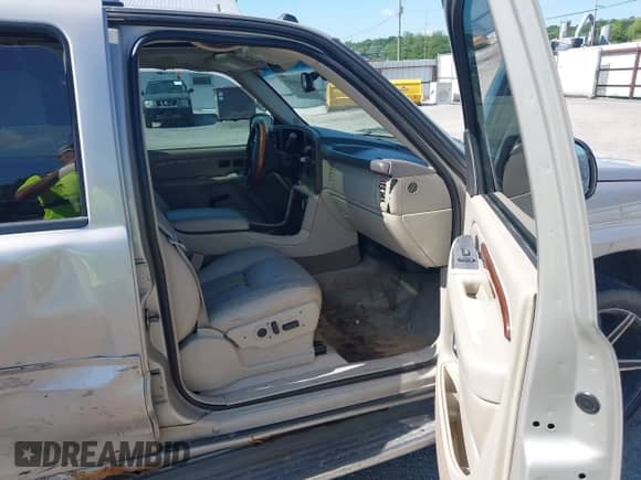 2004 Cadillac Escalade z VIN 1GYEK63N64R220717, wystawiony jako IAAI lot #42609245 z przebiegiem 248 959 mil mil oraz . Historia ofert i sprzedaży dostępna na DreamBid. Obrazek 5.