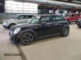 2013 MINI Hardtop z VIN WMWSU3C56DT544784, wystawiony jako Copart lot #90458525 z przebiegiem 114 371 mil mil oraz Czysty tytuł • Clean title. Historia ofert i sprzedaży dostępna na DreamBid. Obrazek 1.