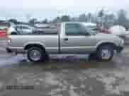 1998 Chevrolet S-10 LS с VIN 1GCCS1442WK218402, выставлен на аукционе IAAI как лот 41807241 с пробегом 281 104 миль миль и . История ставок и продаж доступна на DreamBid. Изображение 13.