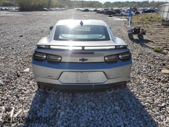 2023 Chevrolet Camaro 1SS z VIN 1G1FF1R70P0123444, wystawiony jako Copart lot #87477625 z przebiegiem 6 276 mil mil oraz Czysty tytuł • Clean title. Historia ofert i sprzedaży dostępna na DreamBid. Obrazek 6.