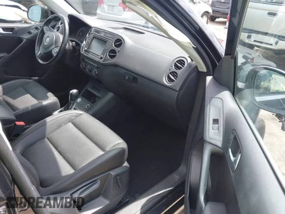 2017 Volkswagen Tiguan Wolfsburg Edition с VIN WVGRV7AX2HK005905, выставлен на аукционе IAAI как лот 42053590 с пробегом 94 864 миль миль и . История ставок и продаж доступна на DreamBid. Изображение 5.