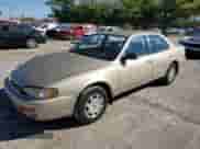 1995 Toyota Camry DX z VIN 4T1SK11E0SU634144, wystawiony jako Copart lot #77469074 z przebiegiem 123 359 mil mil oraz Czysty tytuł • Clean title. Historia ofert i sprzedaży dostępna na DreamBid. Obrazek 1.